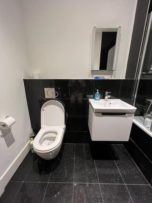 Cozy Modern Apartment In Croydon Central Εξωτερικό φωτογραφία