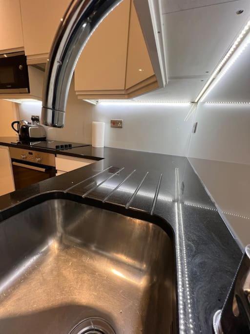 Cozy Modern Apartment In Croydon Central Εξωτερικό φωτογραφία