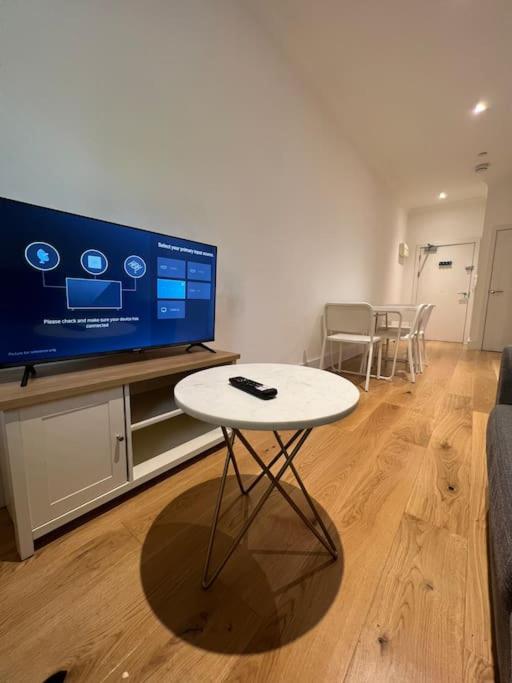 Cozy Modern Apartment In Croydon Central Εξωτερικό φωτογραφία