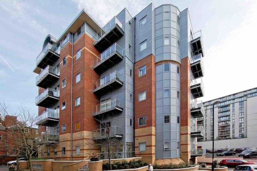 Cozy Modern Apartment In Croydon Central Εξωτερικό φωτογραφία
