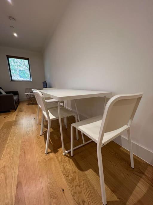 Cozy Modern Apartment In Croydon Central Εξωτερικό φωτογραφία